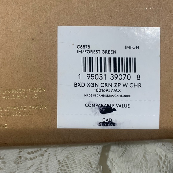 Coach Wristlet with 2 charms- Forest Green -new - Picture 14 of 16